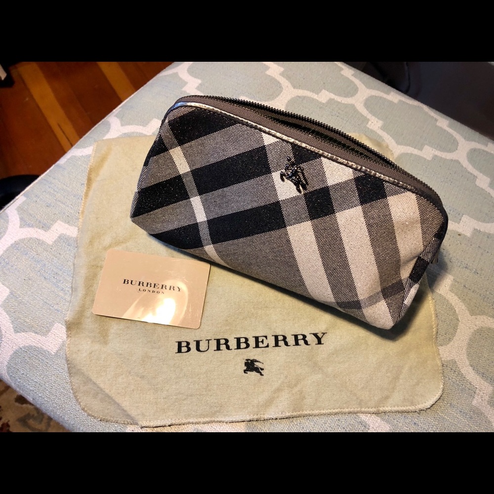 Buberry cosmetics case